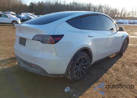 2022 Tesla Model Y Long Range Dual Motor All-Wheel Drive z USA, uszkodzony, nr VIN 7SAYGDEE4NF445847